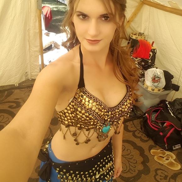 Meet your Posher, Emily - Picture 3 of 4